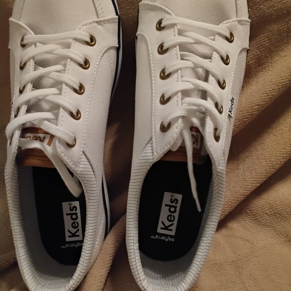 NWOT Ked's women's center lace up - Picture 2 of 3